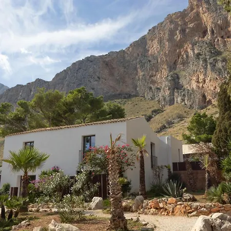 Araja Villa&suite By Geocharme Bed and Breakfast 4*
